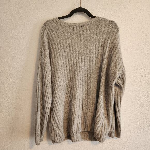 Christian Lacroix Womens Size XL 100% 2Ply Cashmere Gray Long Sleeve Sweater New - Picture 3 of 3